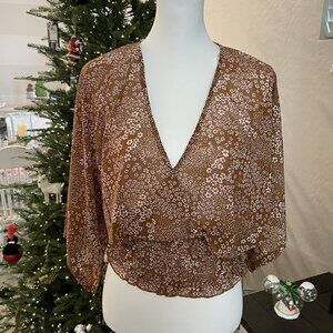 LULU'S FLORAL WRAP TOP IN CARMEL AND PINK SIZE SMALL - NWOT (478)